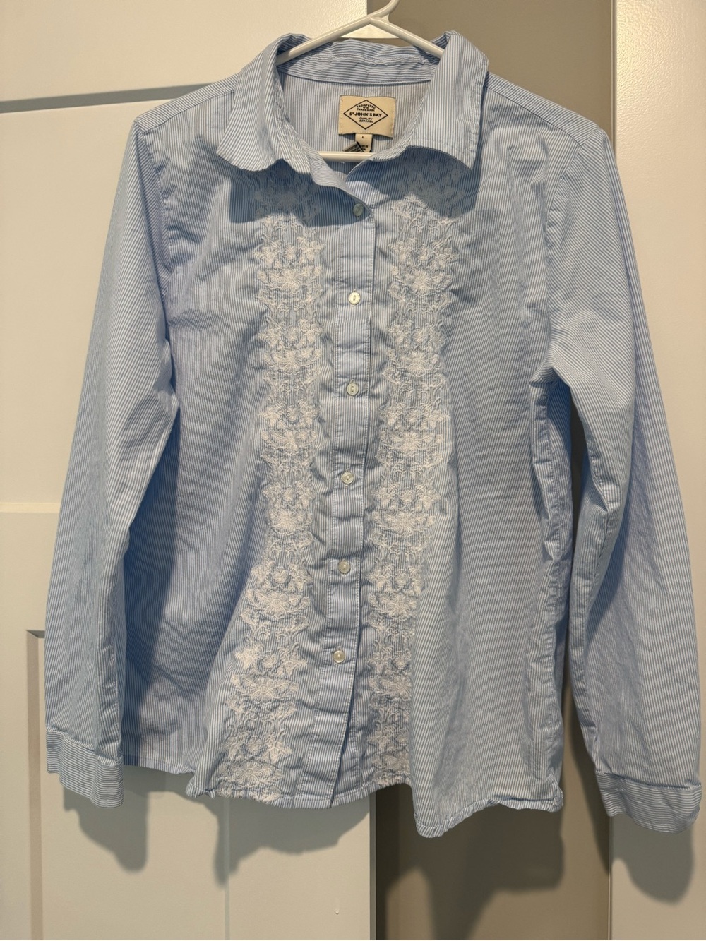 St. John’s Bay Embroidered Button-Down Shirt – Women’s Large